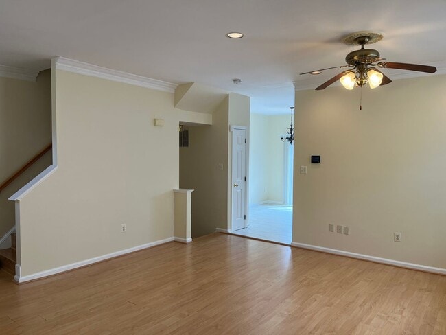 Photo - End Unit Townhouse In Centreville