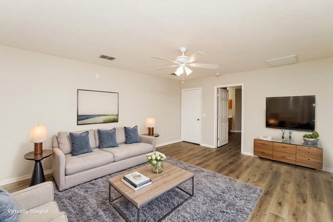 Photo - 11485 Viking St