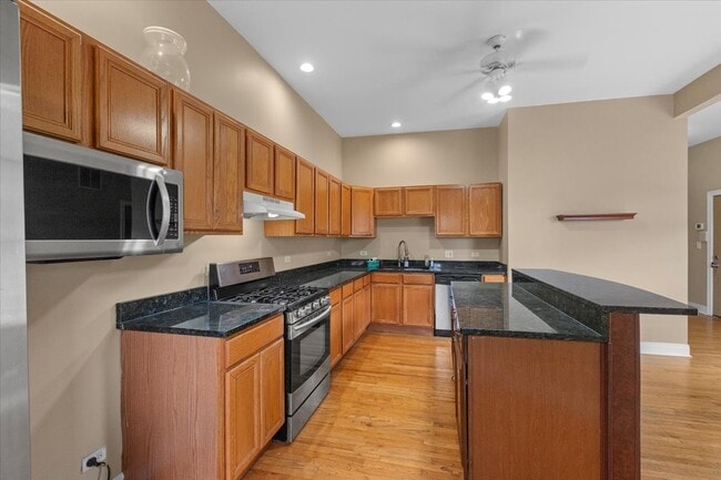Photo - 1046 N Milwaukee Ave Unit 3