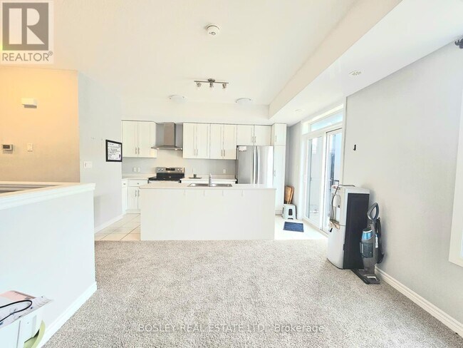 Photo - 76 Lomond Ln