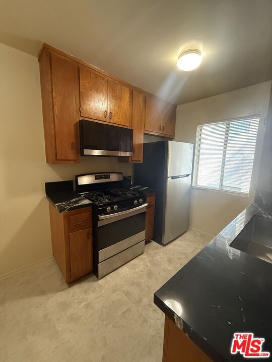 Photo - 1166 Amherst Ave Unit 6