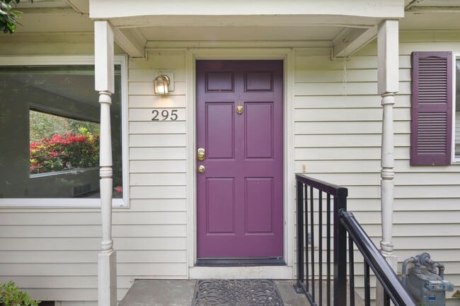 Photo - 295 NE Alder St