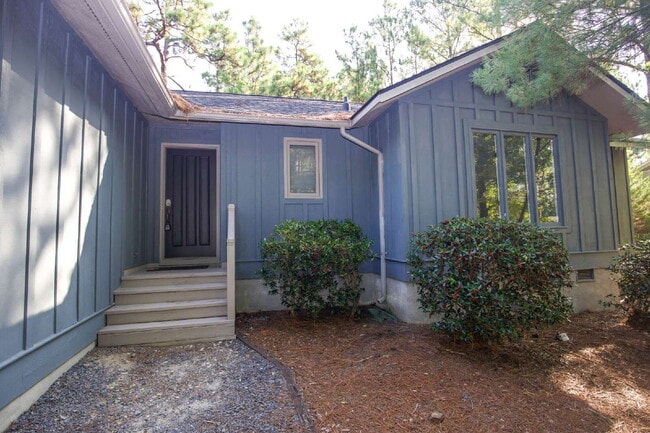 Building Photo - 50 Surry Cir N