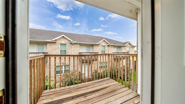 Building Photo - 11905 Algonquin Dr Unit 10 Rental