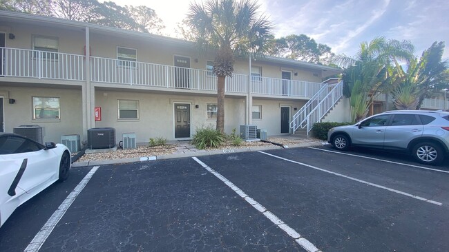 Updated 1-Bedroom Condo in a Gated Communi... - Updated 1-Bedroom Condo in a Gated Communi...