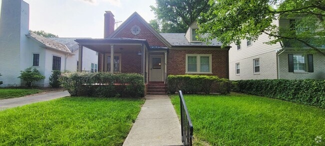 Building Photo - Remodeled brick bungalow with 1st floor li... Rental