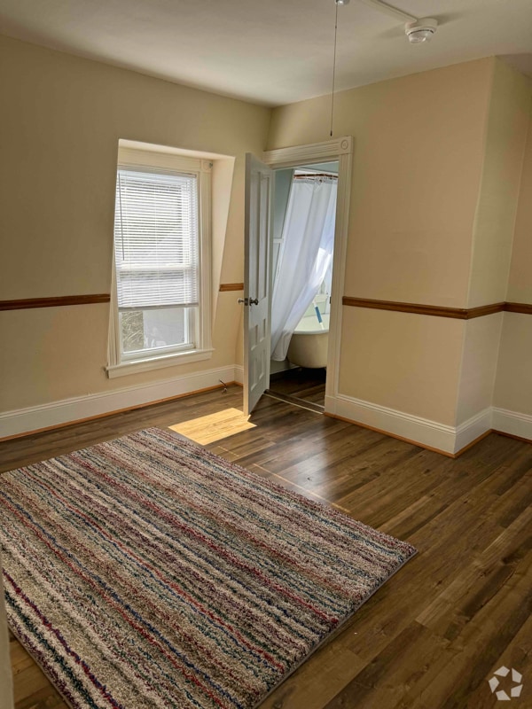 Building Photo - 44 Washington St Rental