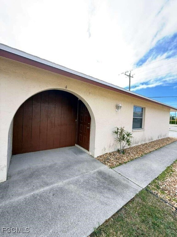 Building Photo - 2017 Santa Barbara Blvd