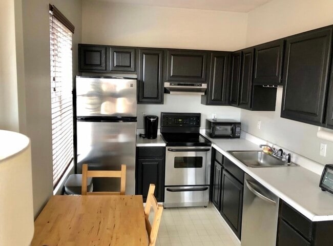 Building Photo - 262 Medford St Unit 6