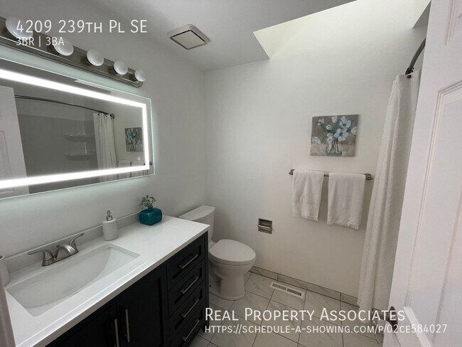 Photo - Beautiful Klahanie Home on Huge Lot!