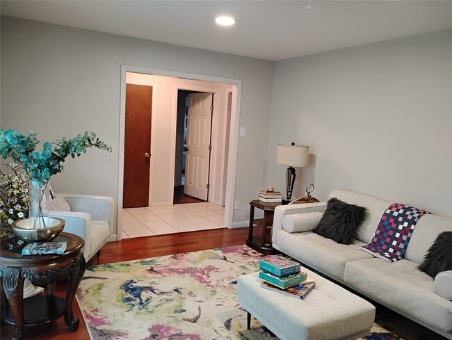 Photo - 5431 Grape St