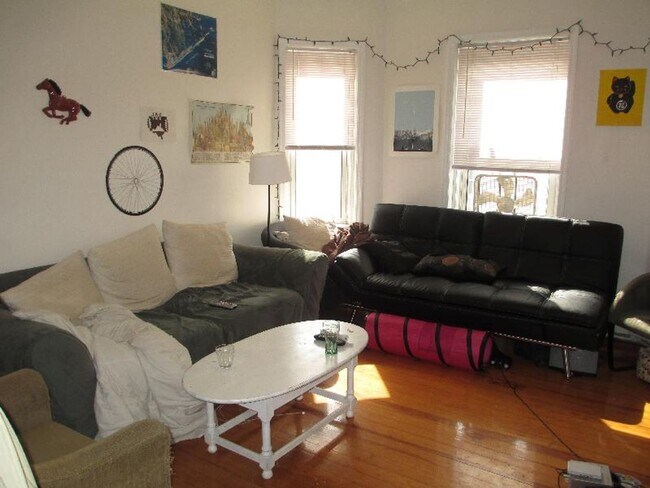 3 Bed 1.5 Bath in Lower Allston - 3 Bed 1.5 Bath in Lower Allston Casa