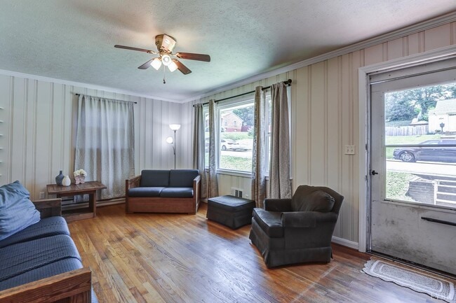 Photo - 4605 Greenwood Dr
