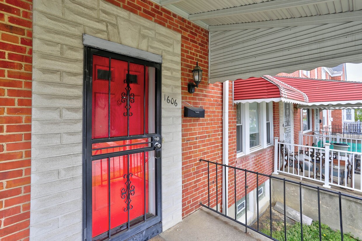 3 Bedroom 2 Full Bath Row Home Minutes fro... - 3 Bedroom 2 Full Bath Row Home Minutes fro...