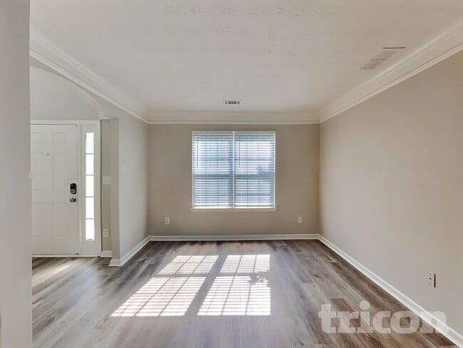 Photo - 124 River Pass Ct NE