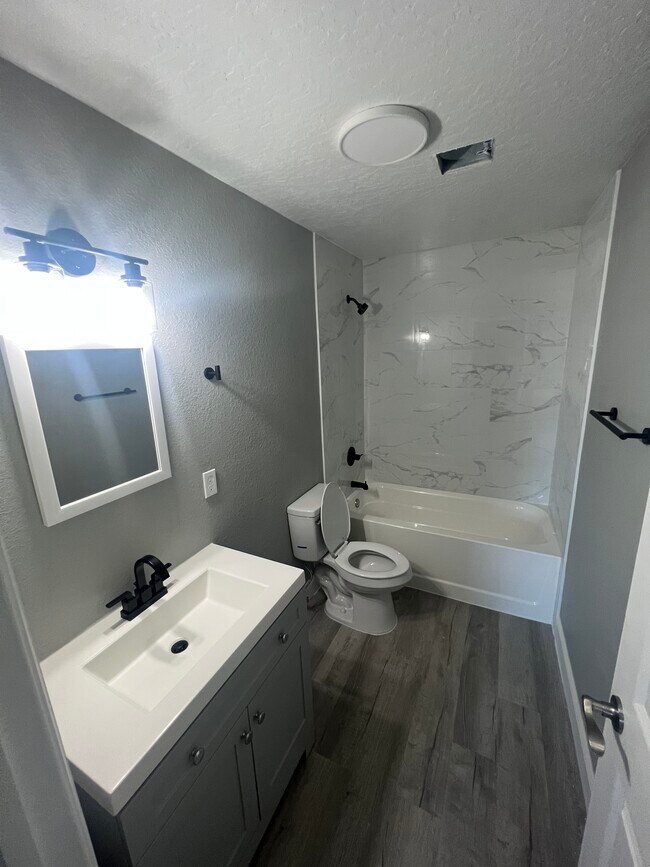 Photo - 2420 Post Rd