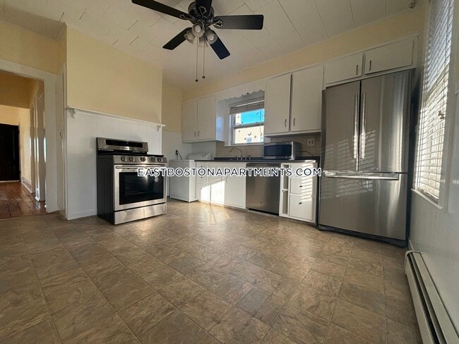 Building Photo - 33 Falcon St Unit 3