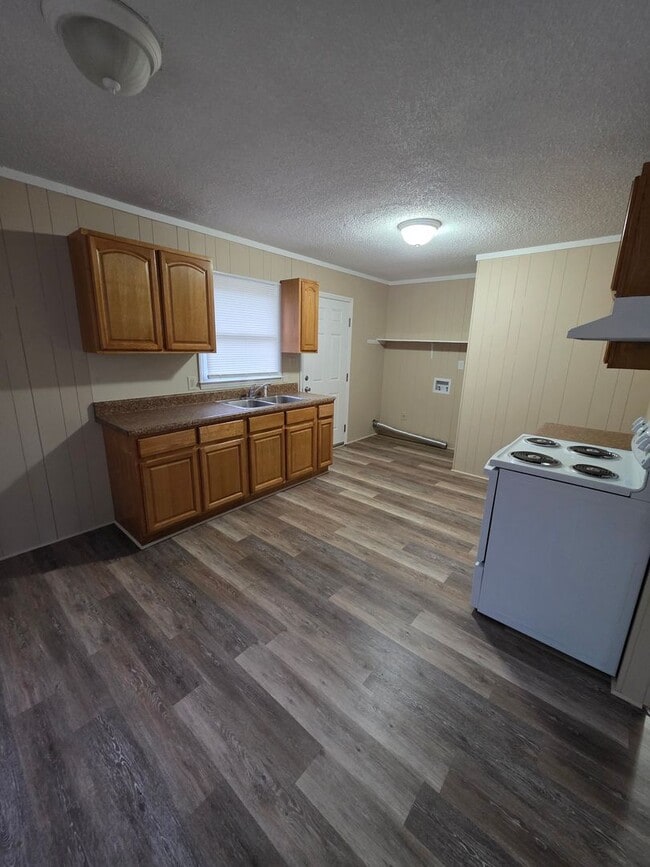 Photo - 3 BR - Looks New!!!!