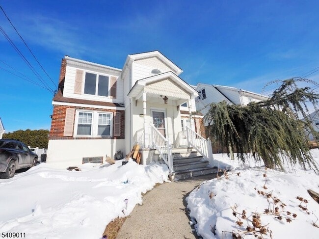 Building Photo - 126 Sargeant Ave Unit 2