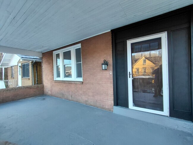 Photo - Beautiful Four Bedroom Home In Forest Hills