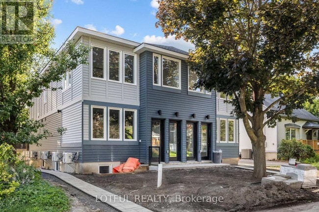 Photo - 516 Tweedsmuir Ave