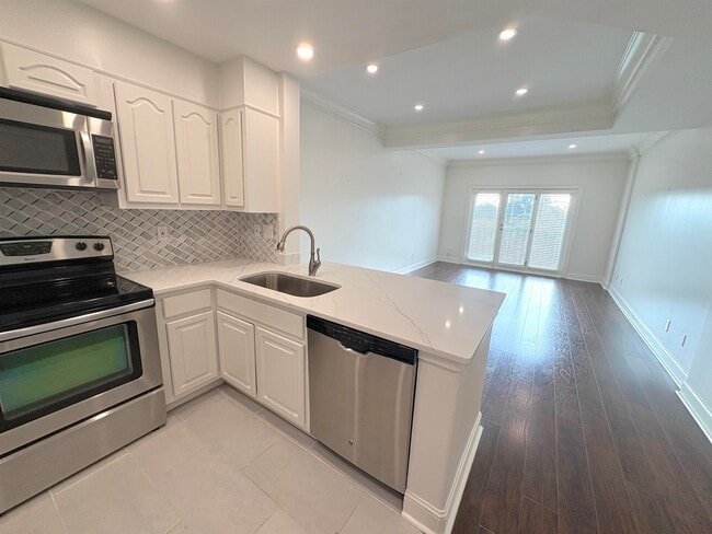 Building Photo - 5400 Park Ave Unit 416