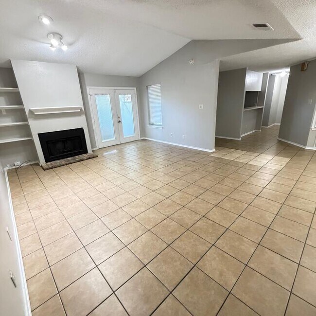 Photo - 2640 Glenmore Dr