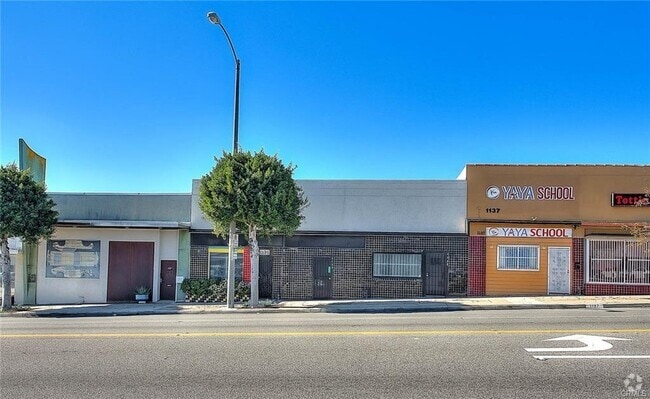 Building Photo - 1135 N La Brea Ave Rental