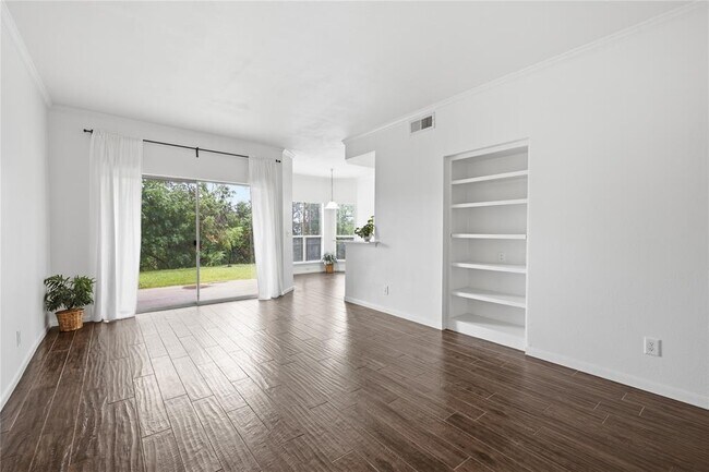 Building Photo - 6000 Shepherd Mountain Cove Unit 1309