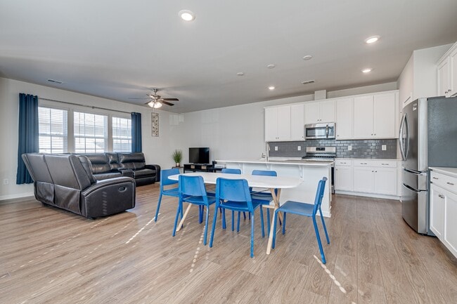 Photo - 15776 Country House St