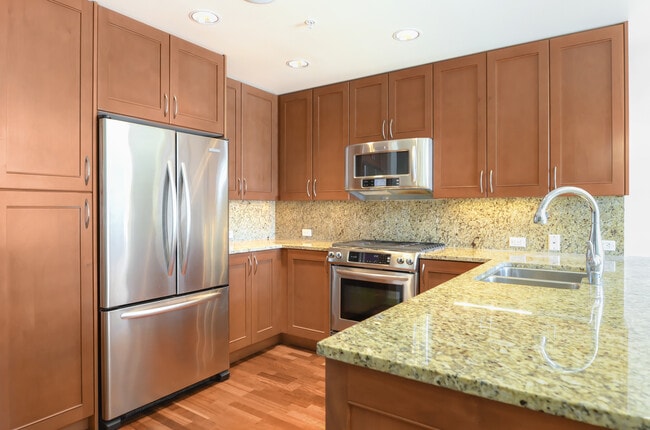 Photo - Luxury unit in Washington Square. Water/garbage included in rent/Plus mini storage. Central A/C t... Unit 1221