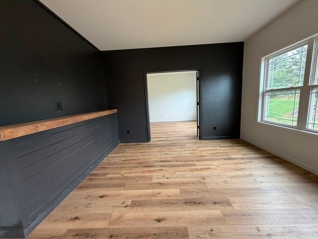 Photo - 2605 2nd St NE