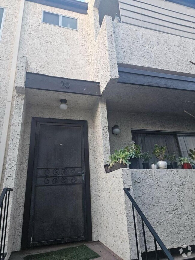 Building Photo - 8801 Cedros Ave Rental