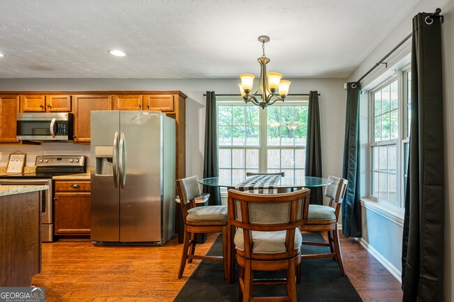 18 Larkspur Ln