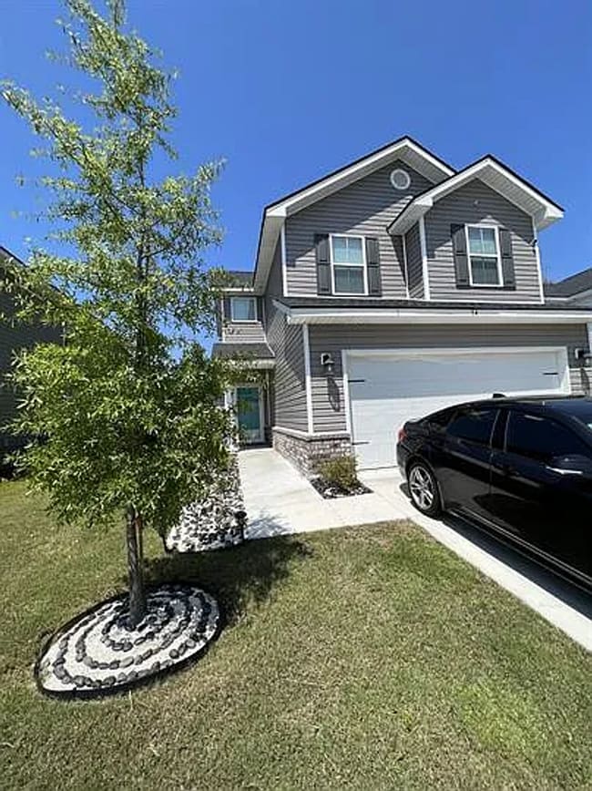 Building Photo - FALL MOVE-IN SPECIAL: 50% OFF 1st MONTH'S ...