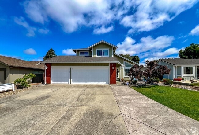 Building Photo - Stylish 3-bedroom, 2.5-bath home tucked in...