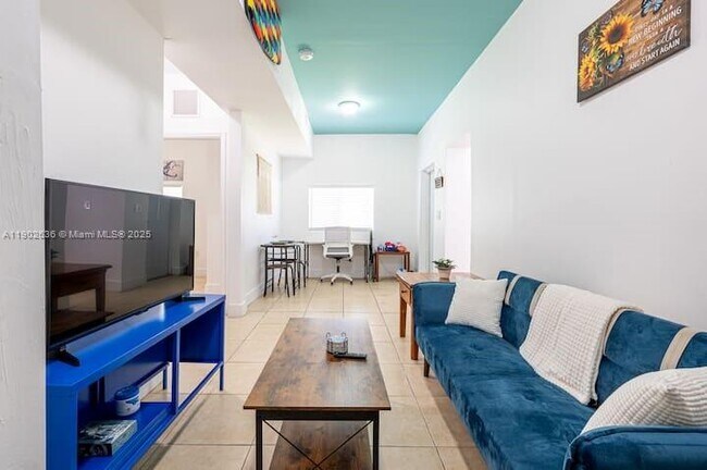 Photo - 8028 NW 5th Ct Unidad Rear