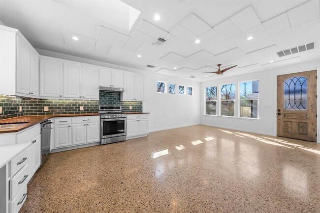 512 W St Johns Ave Unit B (back unit)