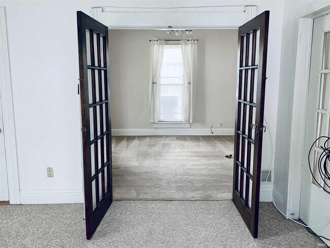 Photo - 301 E 12th St