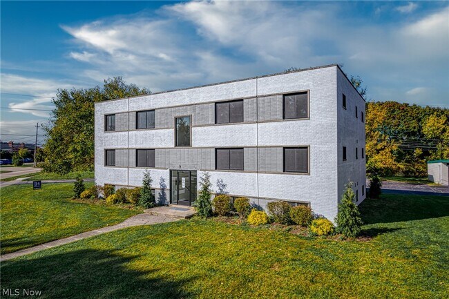 Photo - 1673 Southbend Dr Unit 2