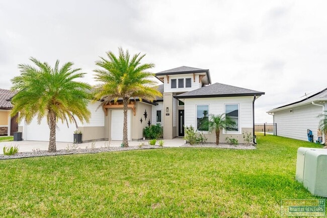 Building Photo - 100 Torrey Pines Dr