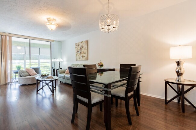 Photo - 2811 Somerset Dr Unit 412