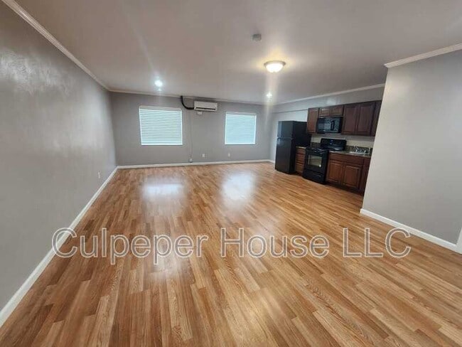 Building Photo - 2854 W Sylvania Ave Unit 5