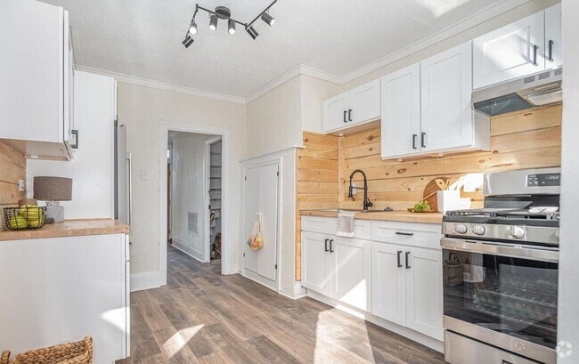 Building Photo - Newly remodeled Historic Area Property Rental