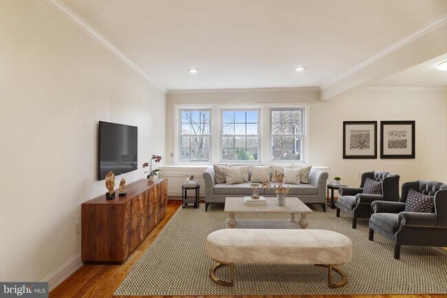 Photo - 1812 W Abingdon Dr Unit 202