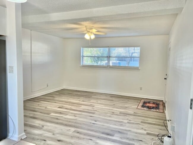 Photo - 303 Smith Dr NE