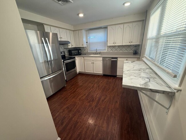 254 Admiral Ave