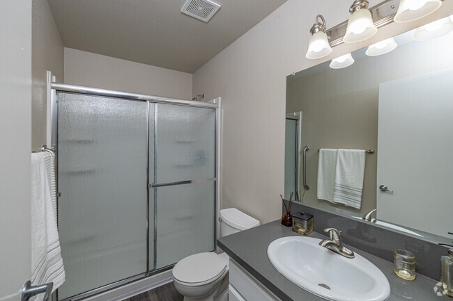 2 habitaciones, 2 baños - 948 pies cuadrados - Baño