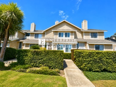 Building Photo - Tour this beautiful 3-bedroom Costa Mesa condo with a private balcony! Unit A102