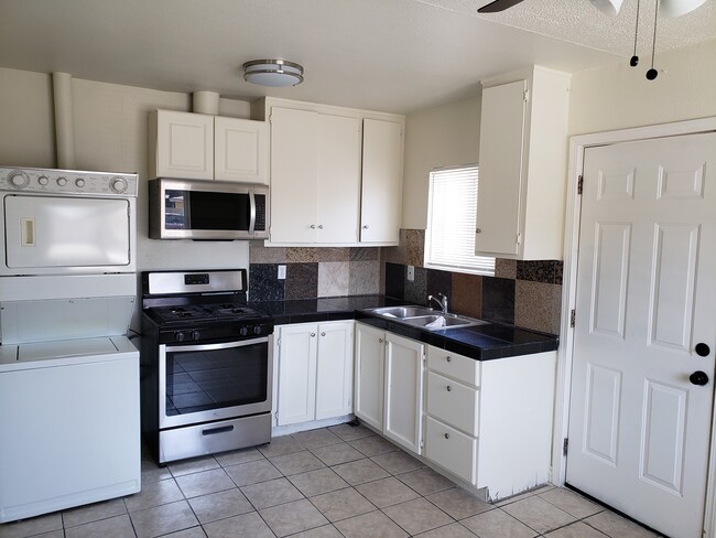 Photo - 1010 Wallgreen St